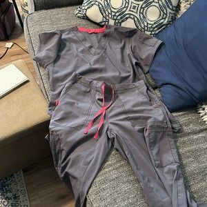 Carhartt Women’s Scrub Set Pewter Grey (Top: S; Pants: S Petite)